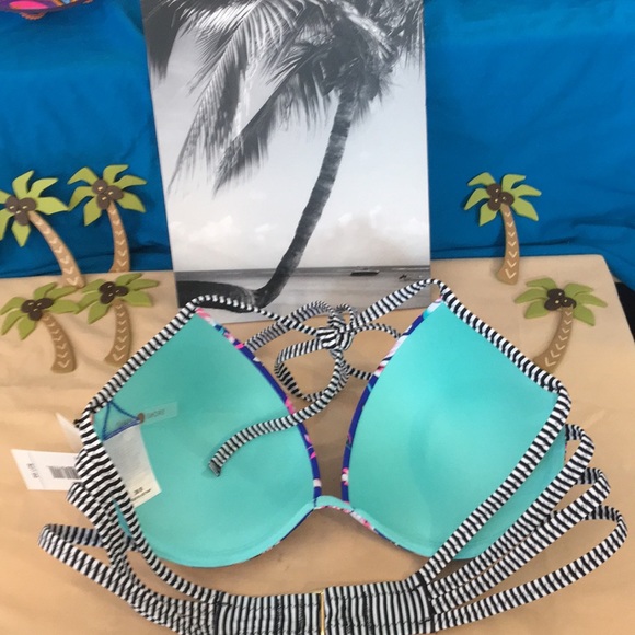 Shade & Shore Bikini swimsuit Top - Picture 2 of 7